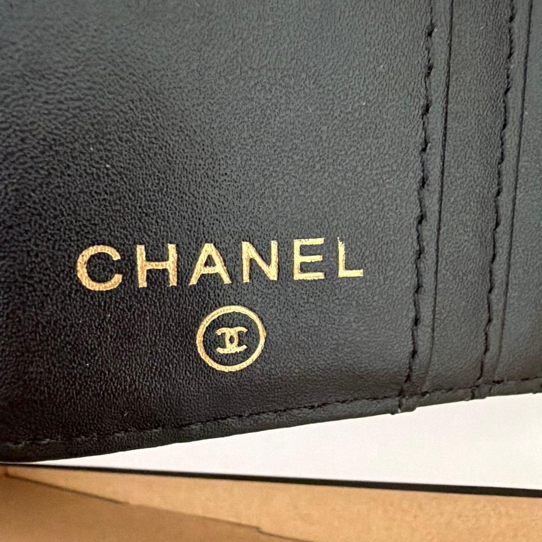 新品未使用CHANEL ブラック 二つ折り財布