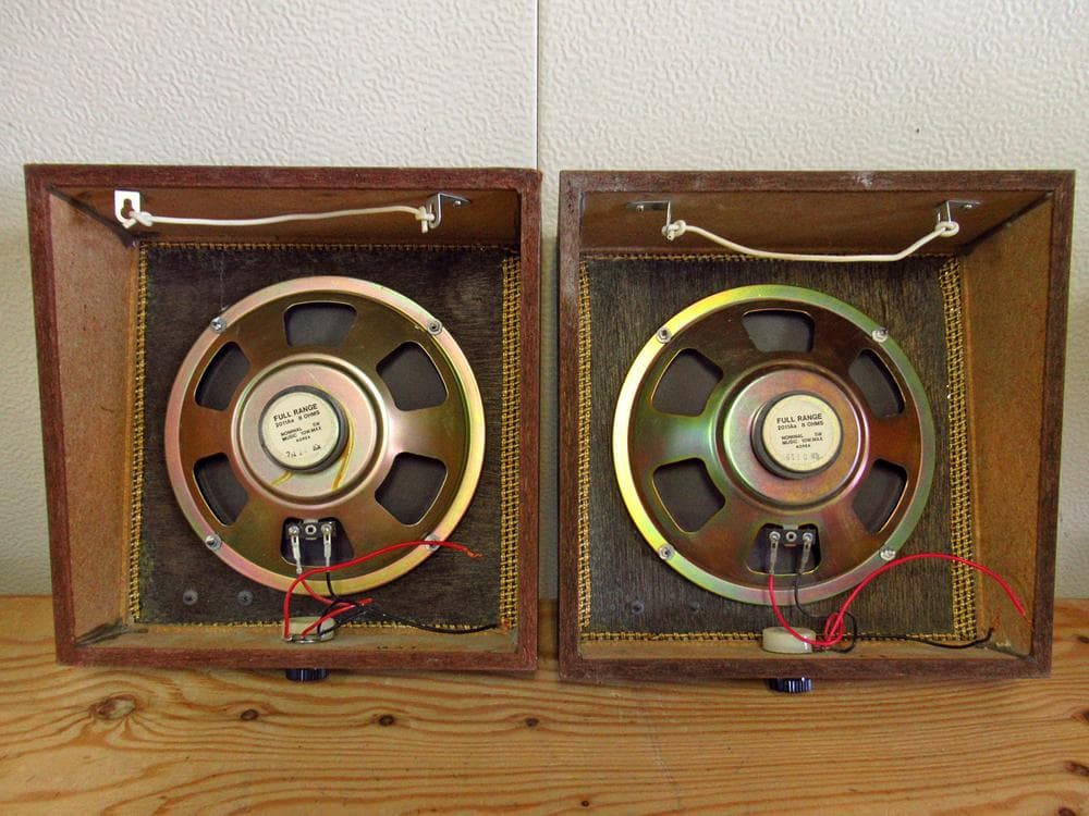 Realistic 8インチ 壁掛け スピーカー ペア 音量コントロール付き