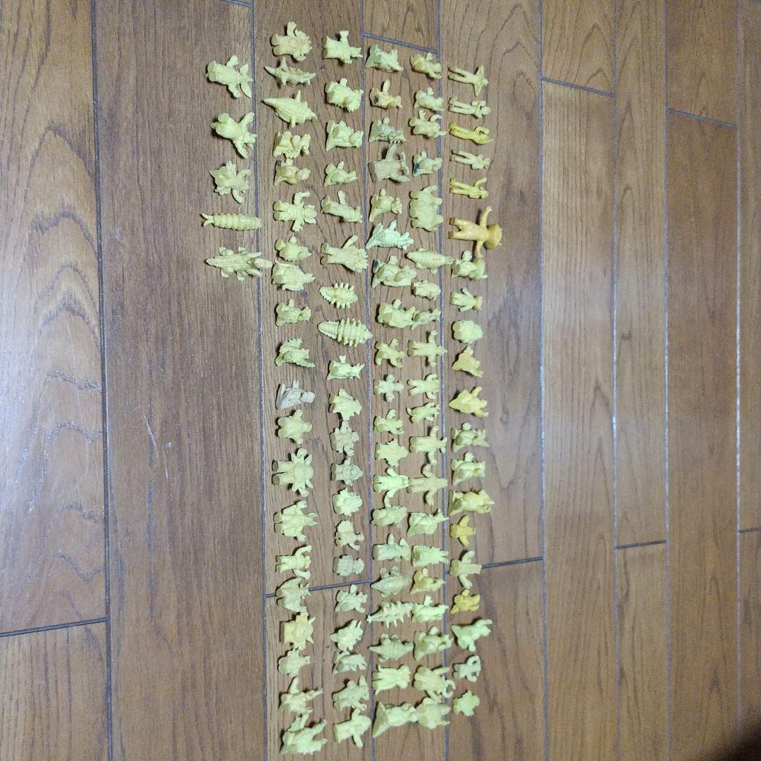 怪獣　ウルトラマン　キン消し　黃色　105 個セット ダブリ無。ポピー　丸越製。