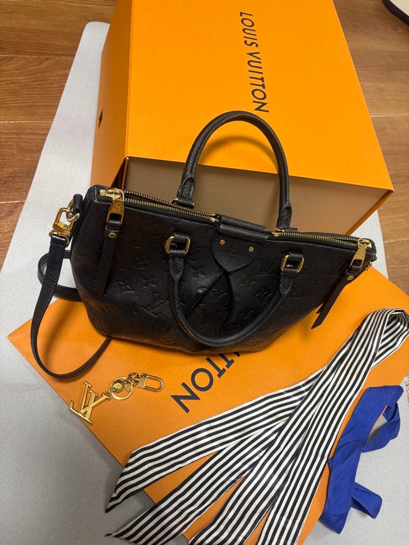 ルイ・ヴィトン ブラックレザーバッグ