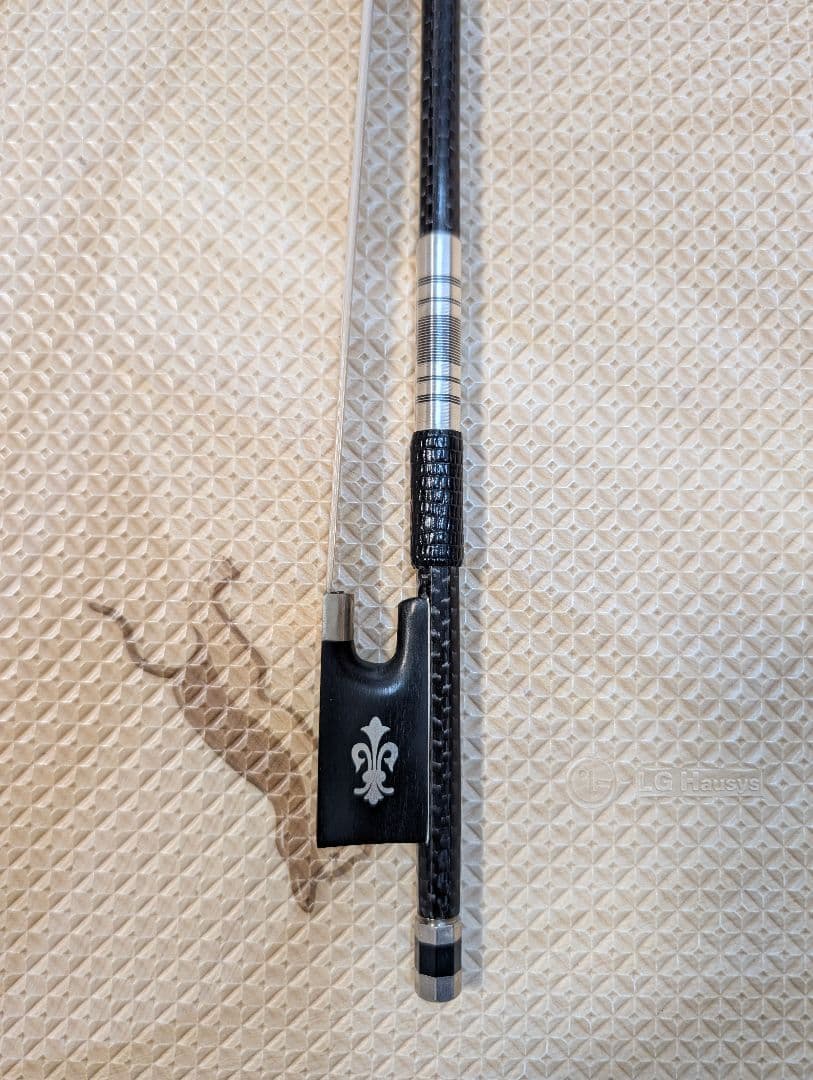 ヤマハ　カーボンファイバー バイオリン弓　4/4　エボニーフロッグ 織格子縞模様