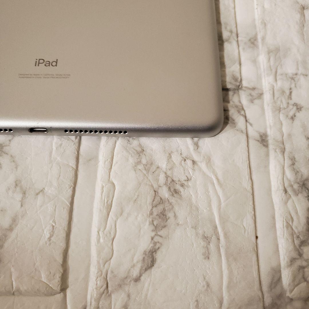 210 iPad 7世代 128GB SIMフリー シルバー