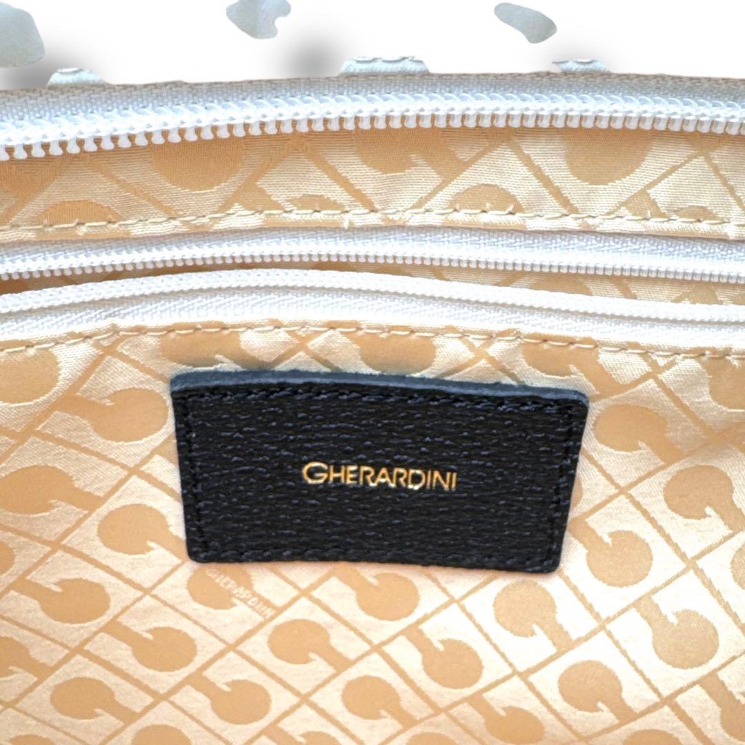 現行品　極美品　ソフティ ゲラルディーニ ロゴ　クロスショルダーバッグ