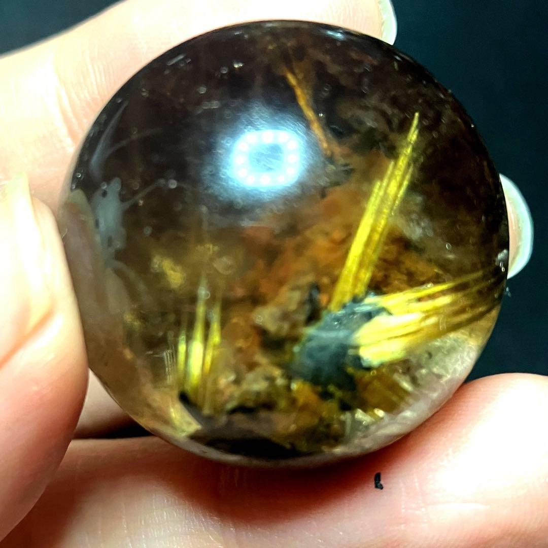 30mm 虹入りゴールドタイチンルチルクォーツ　丸玉　スフィア　金針水晶