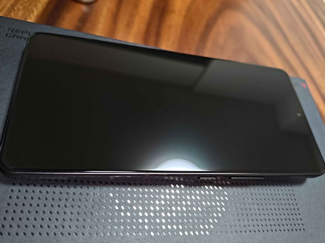 ASUS ROG Phone 9PRO 中古 背面割れ有り