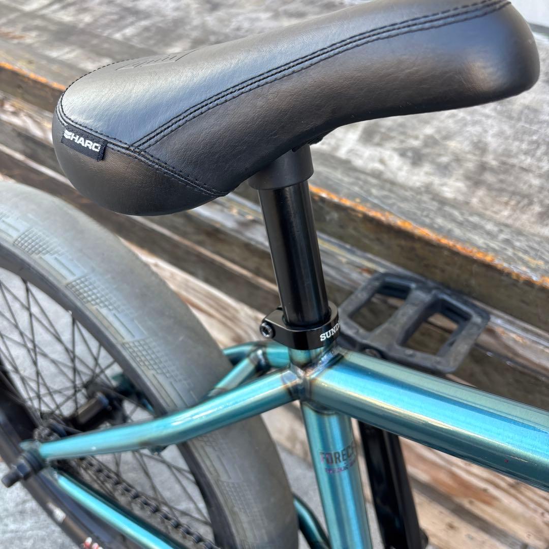 青緑色 BMX バイク