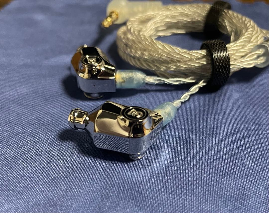 イヤホン Campfire Audio ATLAS