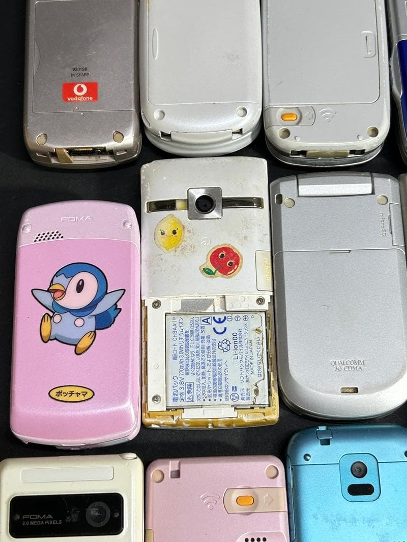 大量 携帯電話 ガラケー docomo/au 他 37台 ジャンク 部品取り