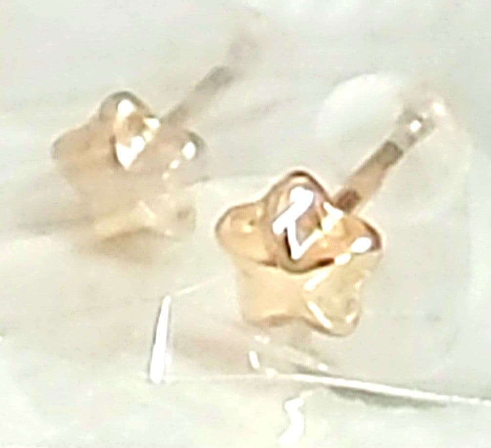 タイムセール新品未開封☆CaratキャラットK18星ピアス5㎜軸太0.9㎜ポスト