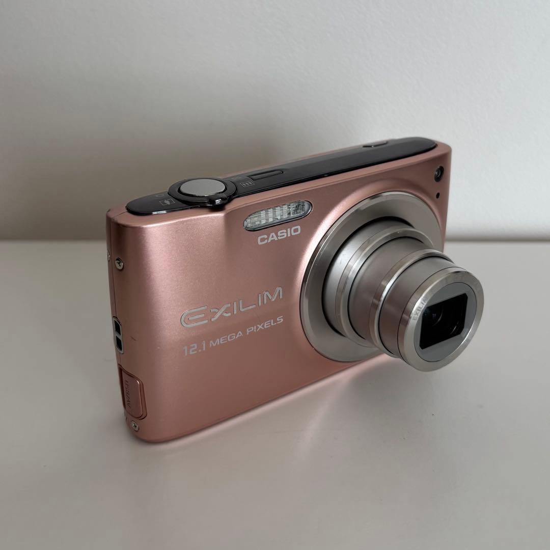 CASIO EXILIM 12.1メガピクセル デジタルカメラ（SDカード付）