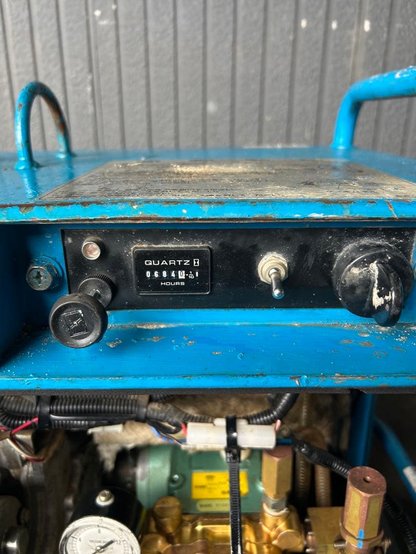 ツルミ　セル付きエンジン高圧洗浄機防音　ガン・高圧ホース・給排水ホースセット