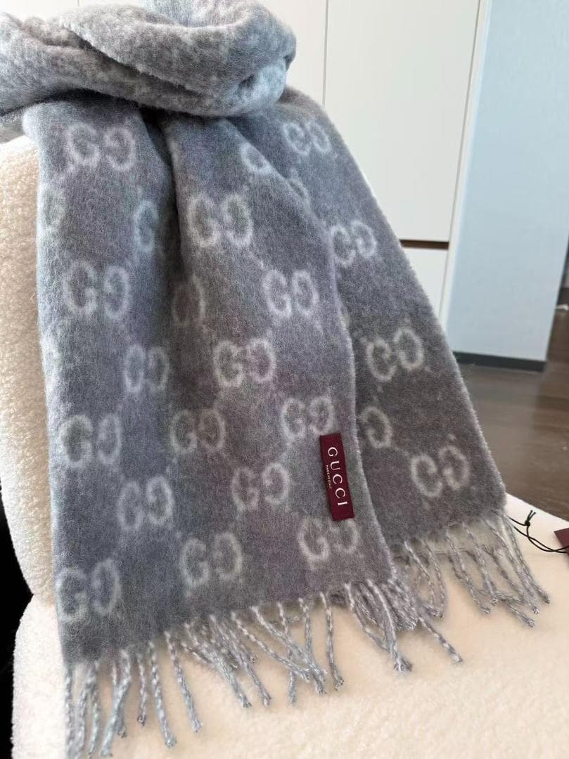 ★美品グレー GGロゴ マフラー*