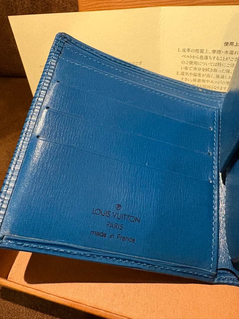 LOUIS VUITTON 青 レザー 財布　エピ