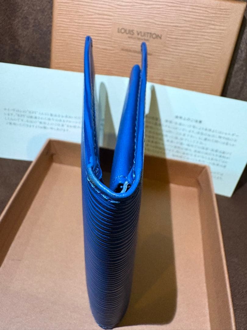 LOUIS VUITTON 青 レザー 財布　エピ