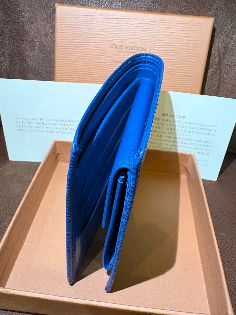 LOUIS VUITTON 青 レザー 財布　エピ