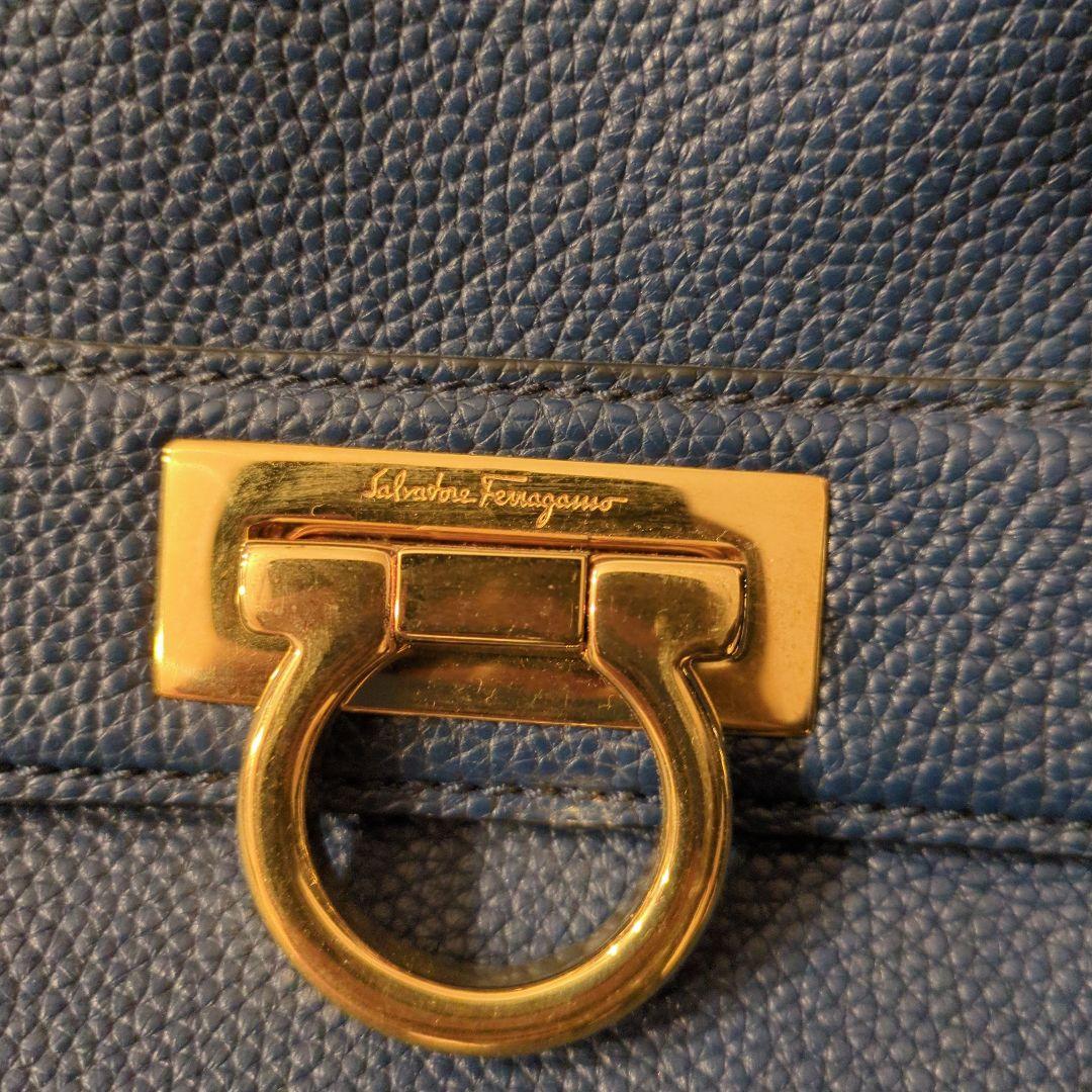 Salvatore Ferragamo ダークブルー ショルダーバッグ