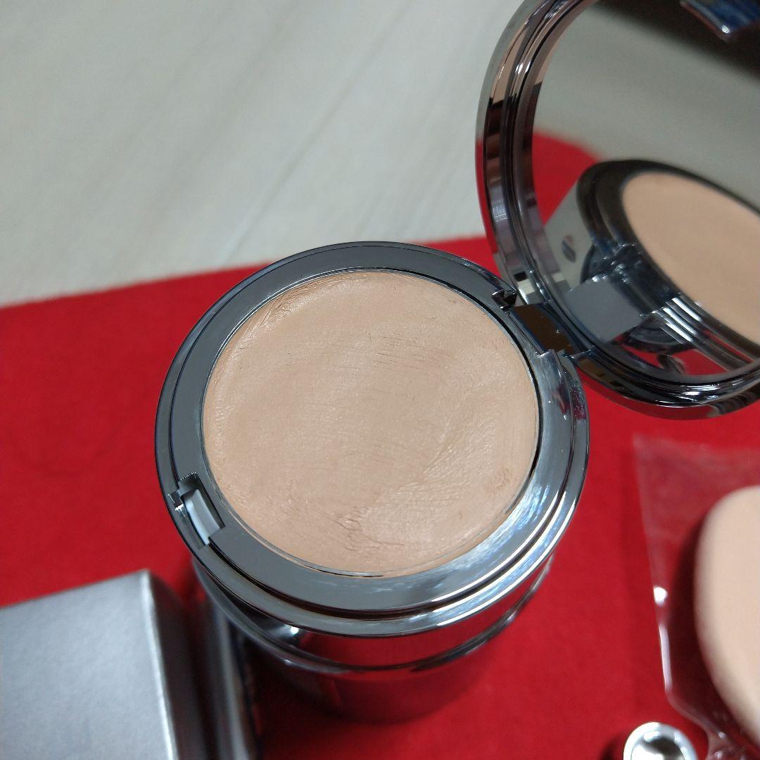 ⭐️ラ・プレリーコンシーラー　ファンデーション　ピーチ♥️