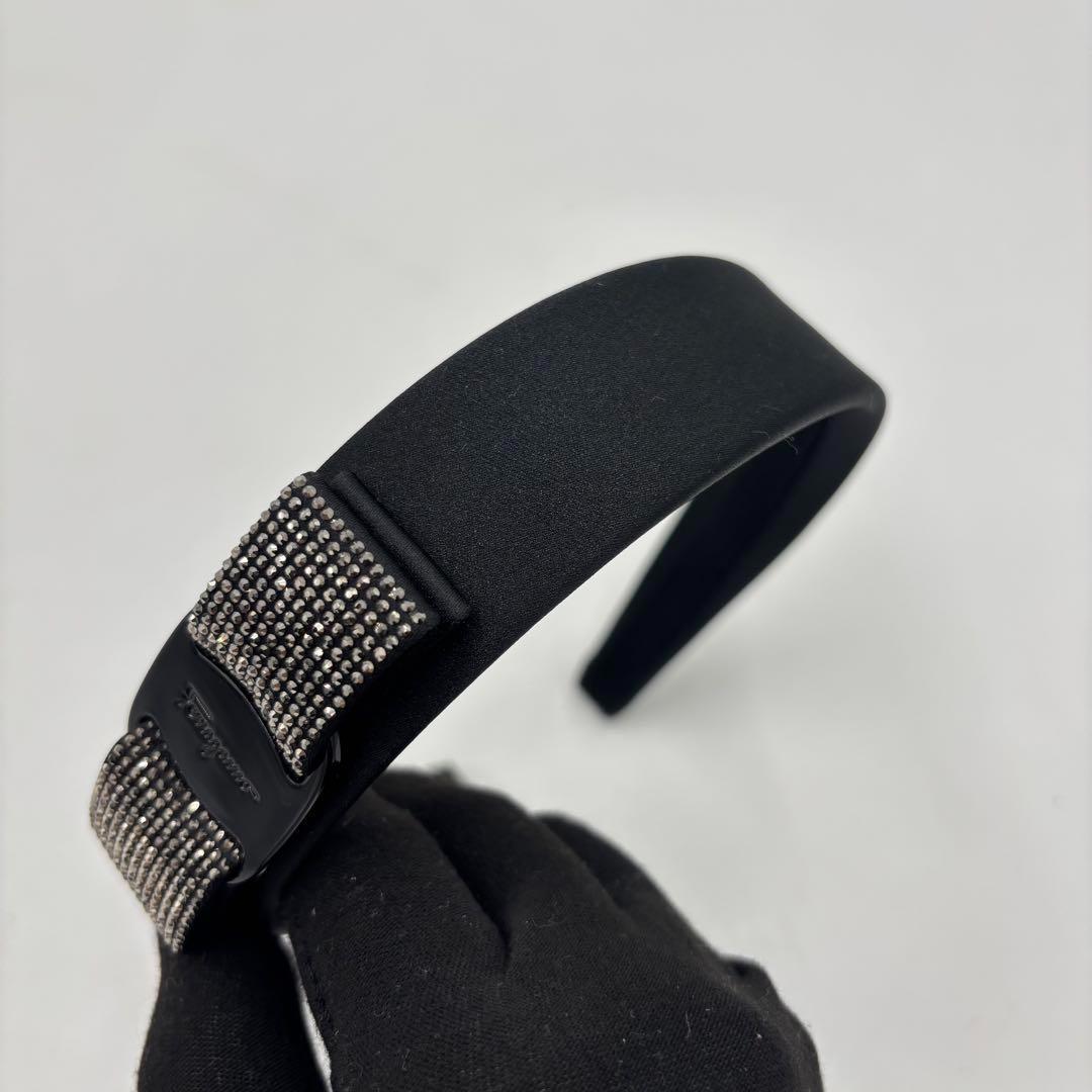 極美品フェラガモ ヴァラリボン サテン ラインストーン カチューシャ ブラック