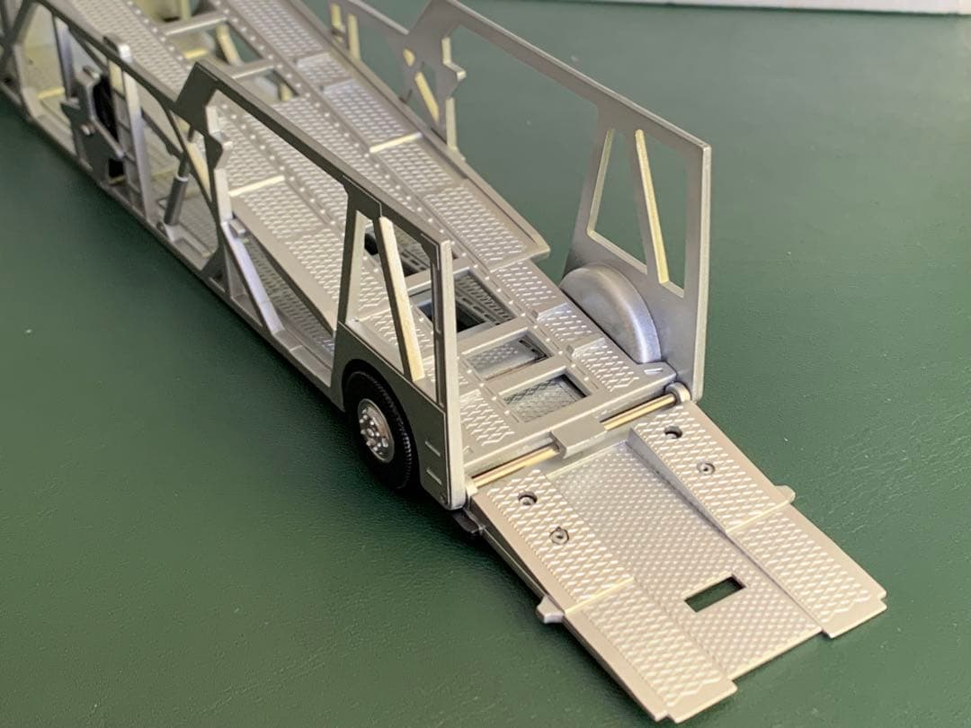 トミカリミテッドヴィンテージネオ 日野HE366 カートランスポーター