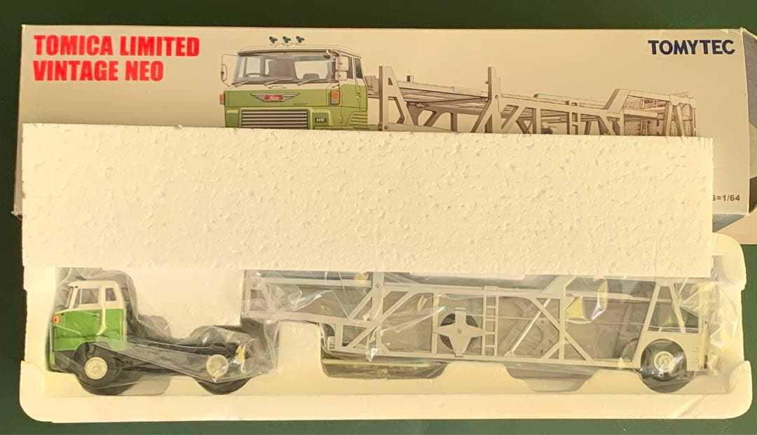 トミカリミテッドヴィンテージネオ 日野HE366 カートランスポーター