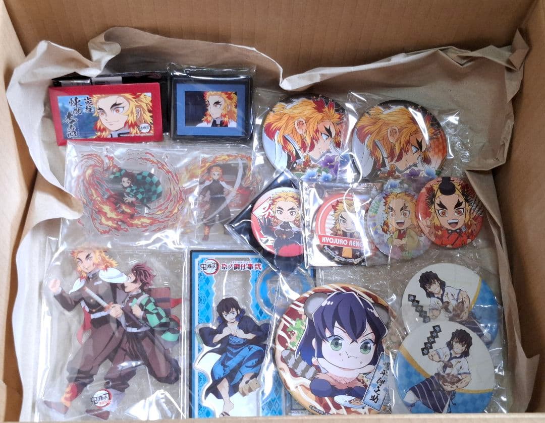 鬼滅の刃 まとめ売り アクリルスタンド 缶バッジ ラバスト