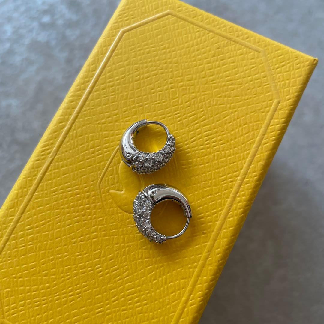 美品【定価2.2万】スワロフスキー ピアス　Sublima シルバー 正規品