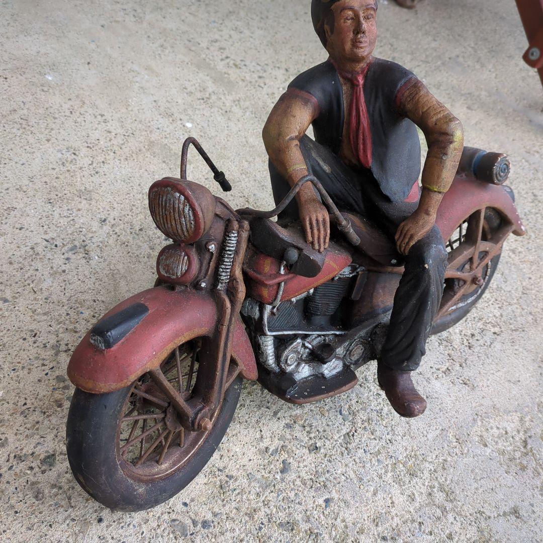 ハーレーダビッドソン　レトロ　一人旅　荒野