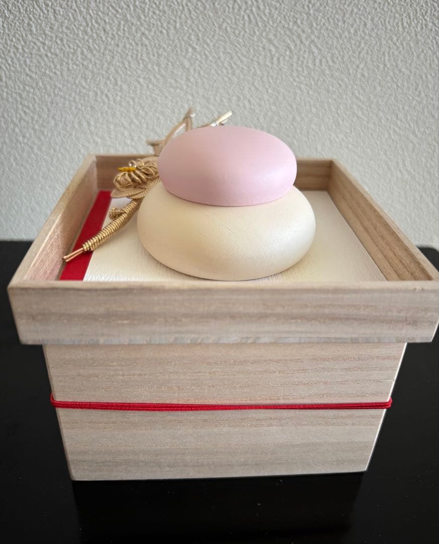 お祝品　紅白　蓬莱小箱　木の鏡餅　自然の檜材　嘉門工藝