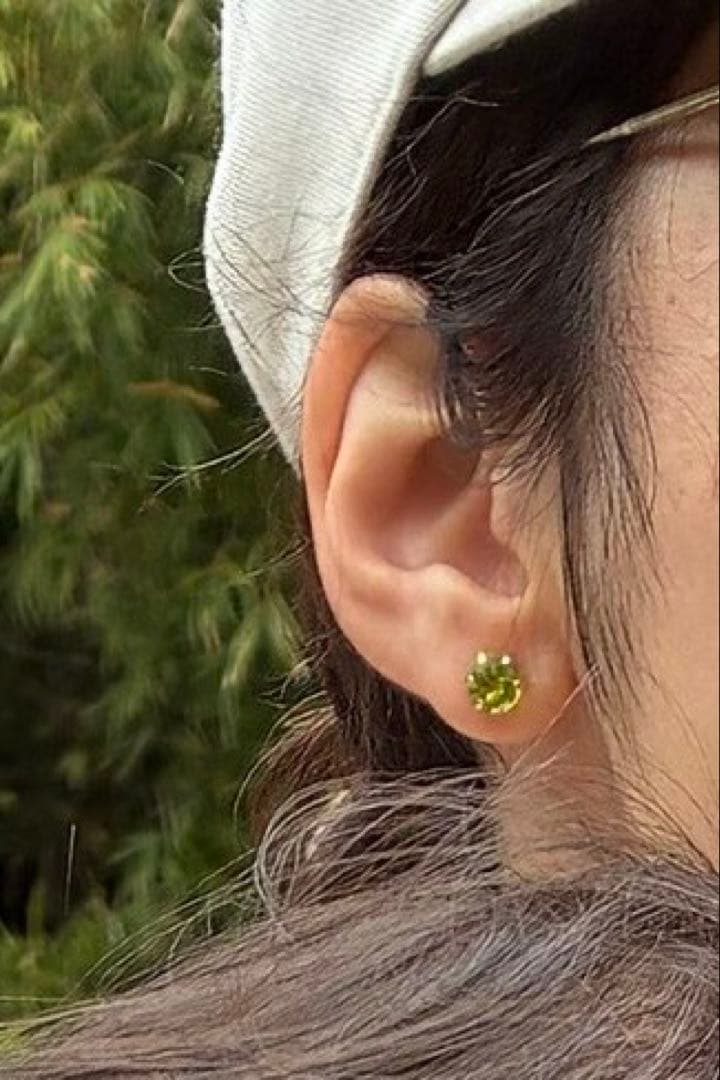 18k ペリドットピアス