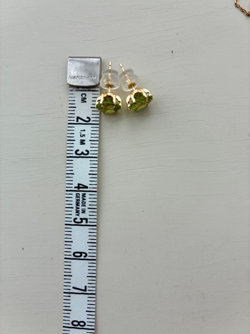 18k ペリドットピアス