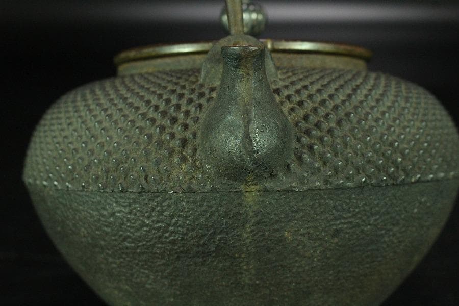 霰 鉄瓶 刻 金龍堂 梅正宗 銀摘み蓋 金銀象嵌 共箱(K-YC389)