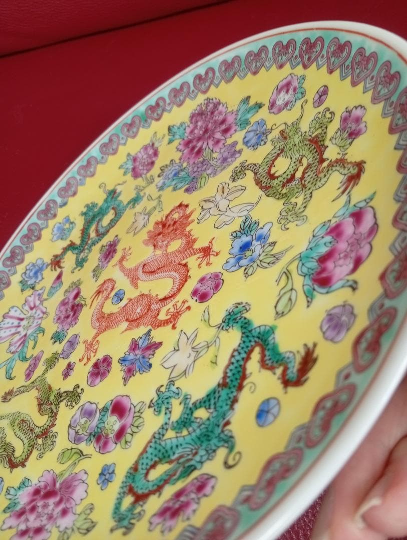 『中国景徳鎮』粉彩 龍文 花文 飾皿 レトロ アンティーク 龍と花模様の陶器 皿