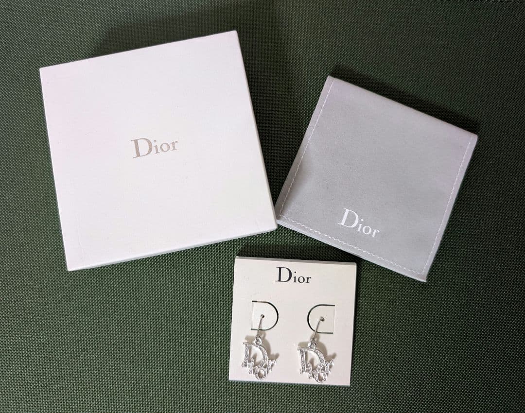 Dior ピアス【未使用/箱付き】