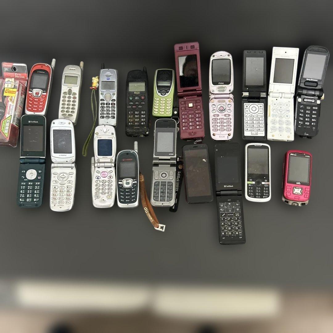 大量 携帯電話 ガラケー docomo/au 他 35台 ジャンク 部品取り