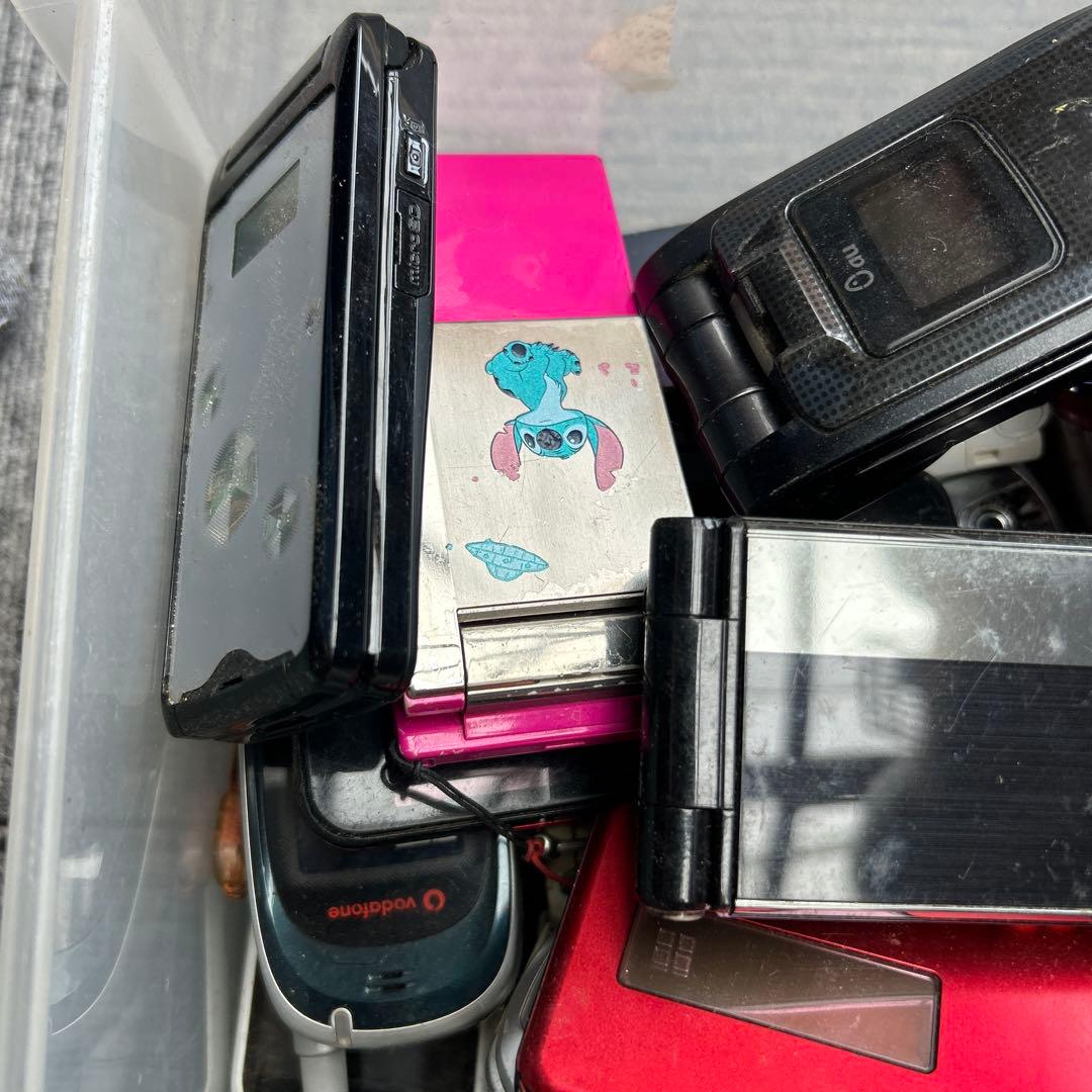 大量 携帯電話 ガラケー docomo/au 他 35台 ジャンク 部品取り