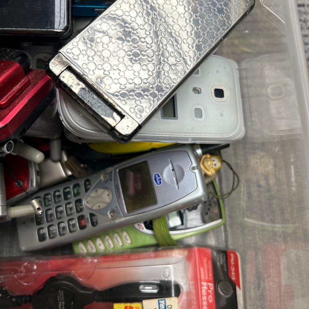 大量 携帯電話 ガラケー docomo/au 他 35台 ジャンク 部品取り