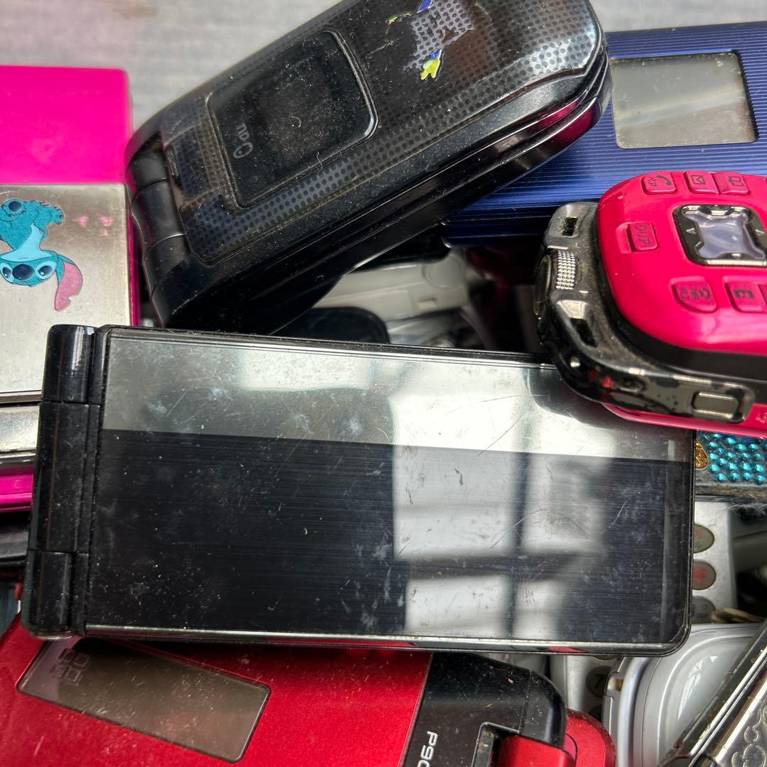 大量 携帯電話 ガラケー docomo/au 他 35台 ジャンク 部品取り