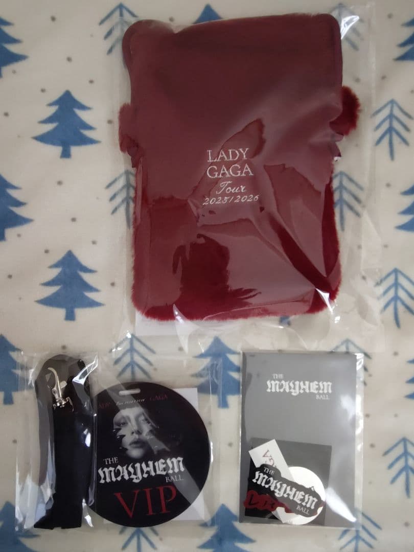 レディガガ THE MAYHEM BALL VIP GOLDグッズ