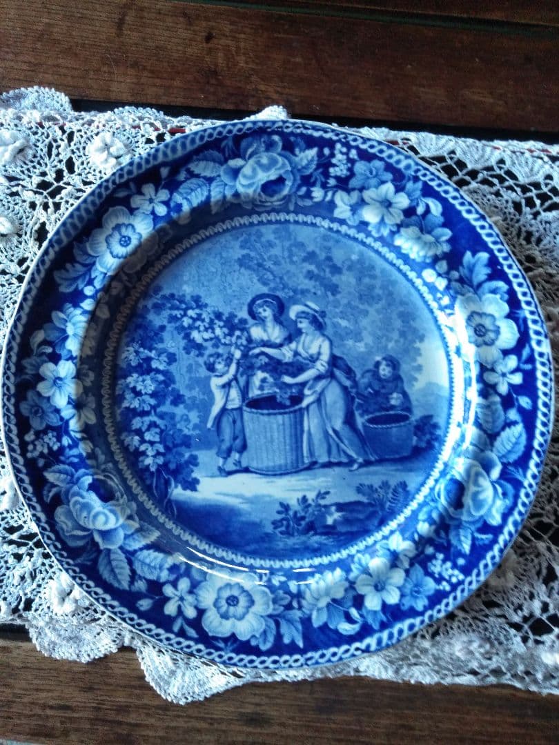 アンティーク、ブルーアンドホワイトの皿