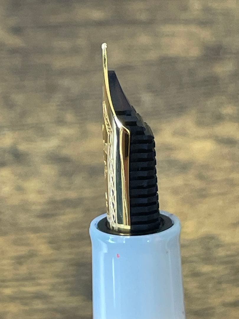 新品未使用　 四季織　雪月空葉 　雪椿　万年筆　字幅MF セーラー　万年筆　完品