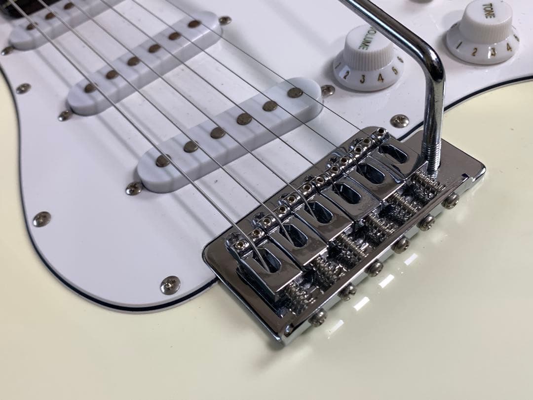 Bacchus BST バッカス中古エレキギター　ホワイト　美品