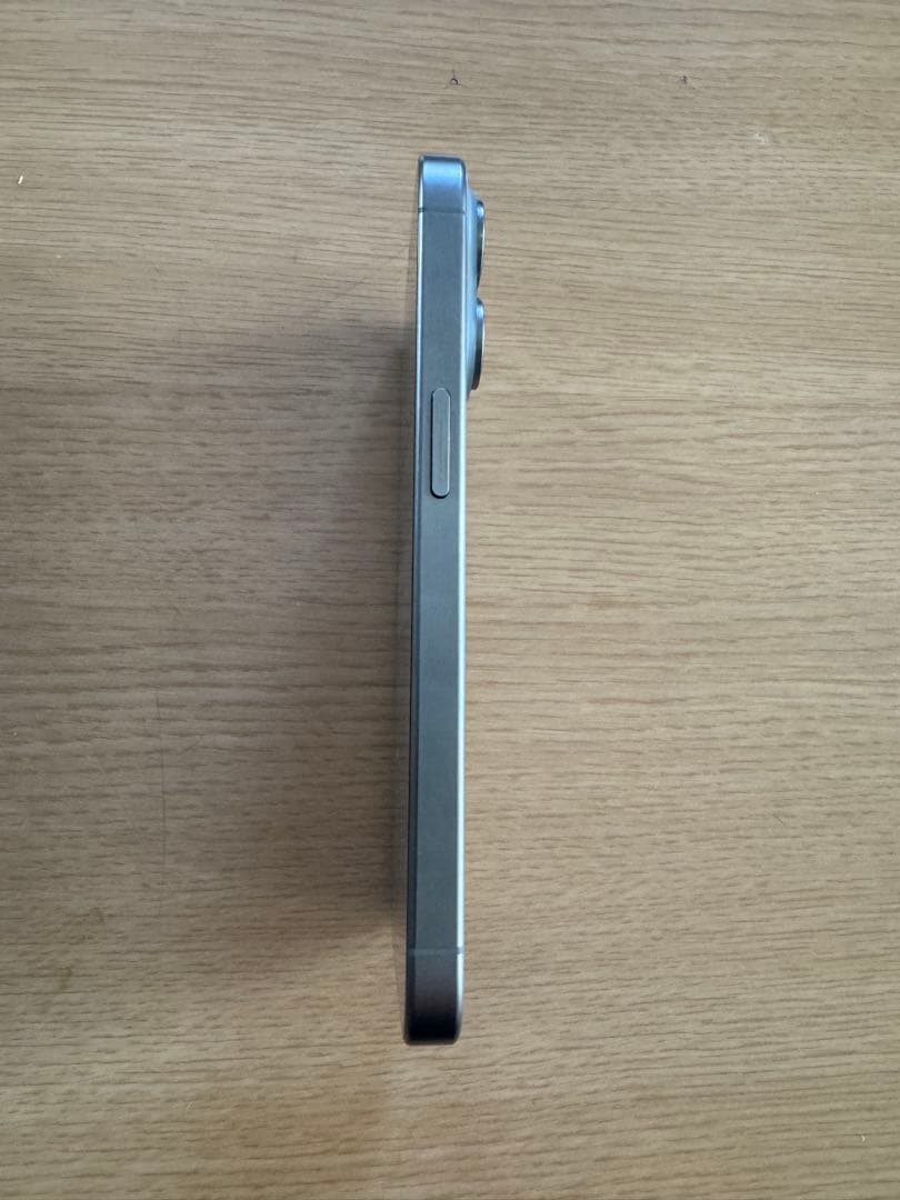 iPhone15Pro 256GBナチュラルチタニウム　おまけケース付