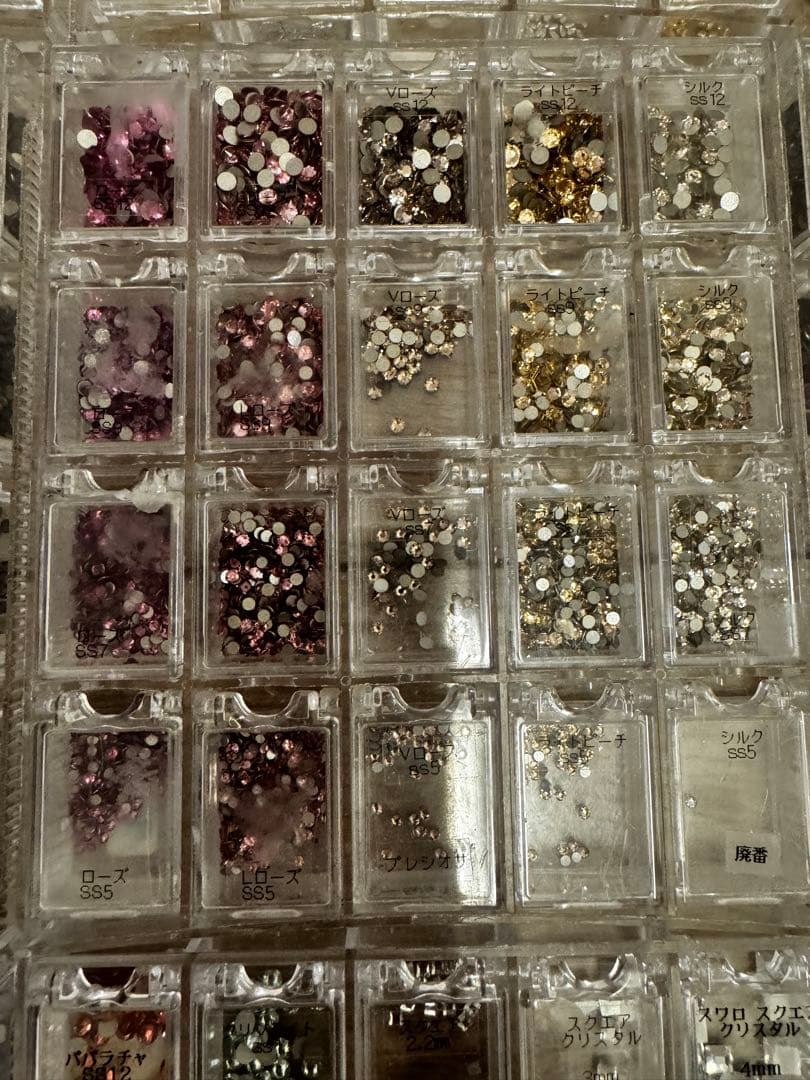 スワロフスキーネイルパーツ大量まとめ販売