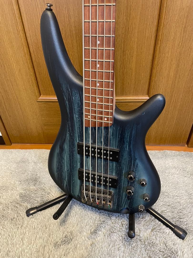 IbanezSR305E五弦ベース ストラップ付き