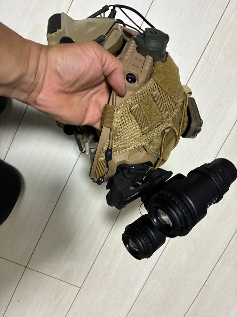 戦術ヘルメット タン色 モジュラー設計