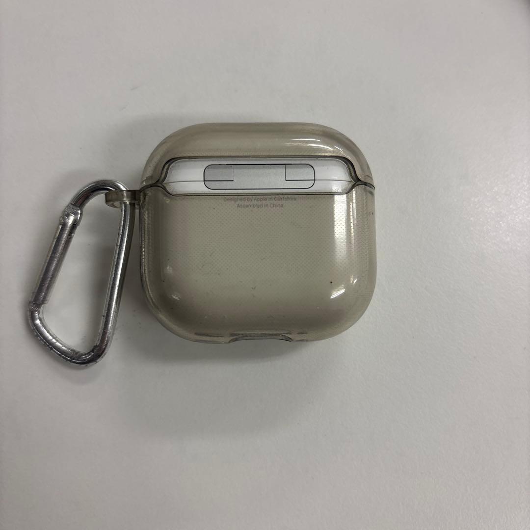 AirPods4本体カラビナとケース付き