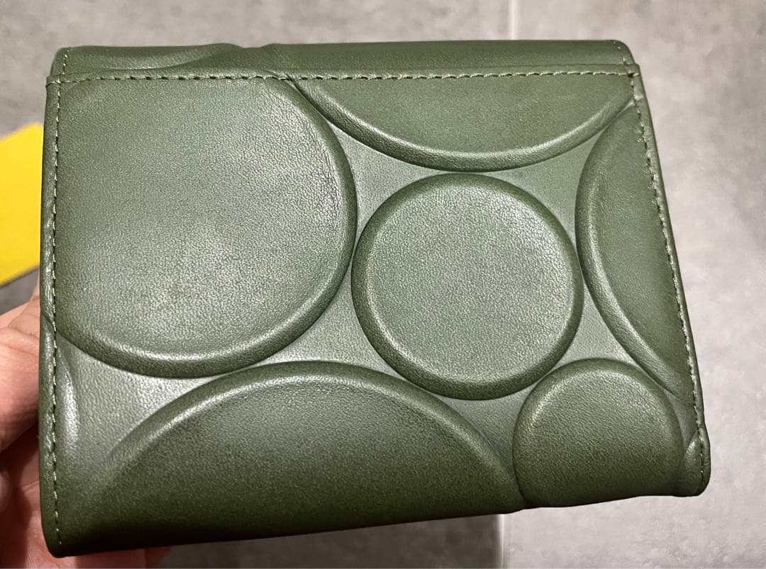 シビラ　シルクロ　二つ折り財布