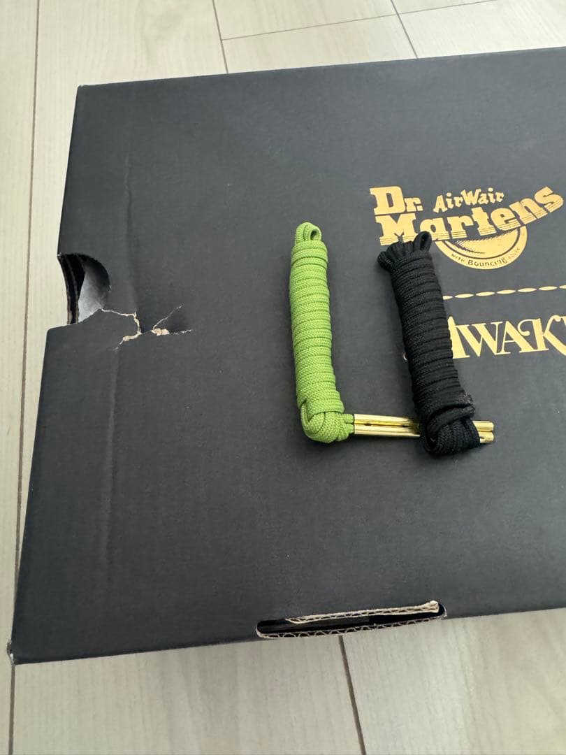 靴 Dr martens awake ny