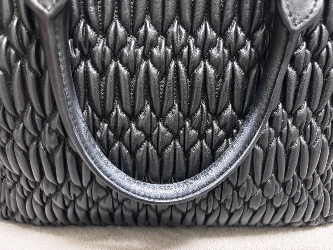 ぴーにゃ miumiuマテラッセ ナッパクリスタル ブラック　付属品あり