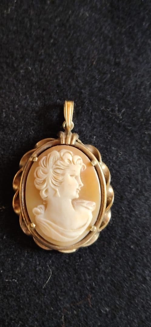 ロンドンで求めたアンティークカメオヘッド